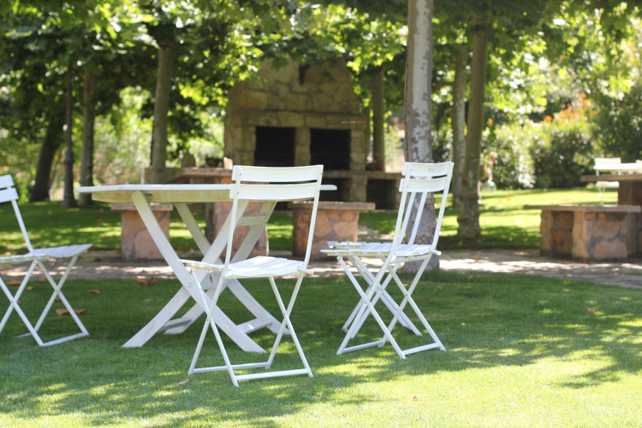 Hotel Ribera Del Corneja Navacepedilla de Corneja Екстериор снимка