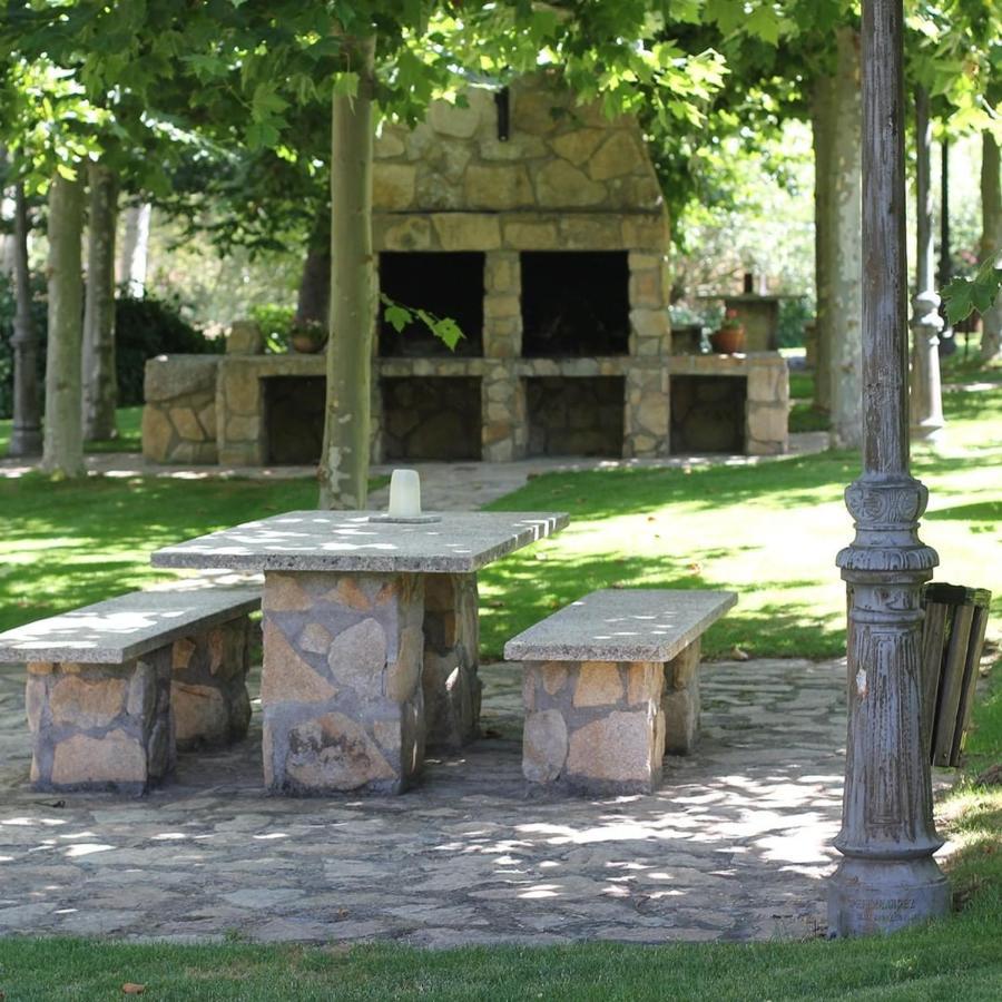 Hotel Ribera Del Corneja Navacepedilla de Corneja Екстериор снимка
